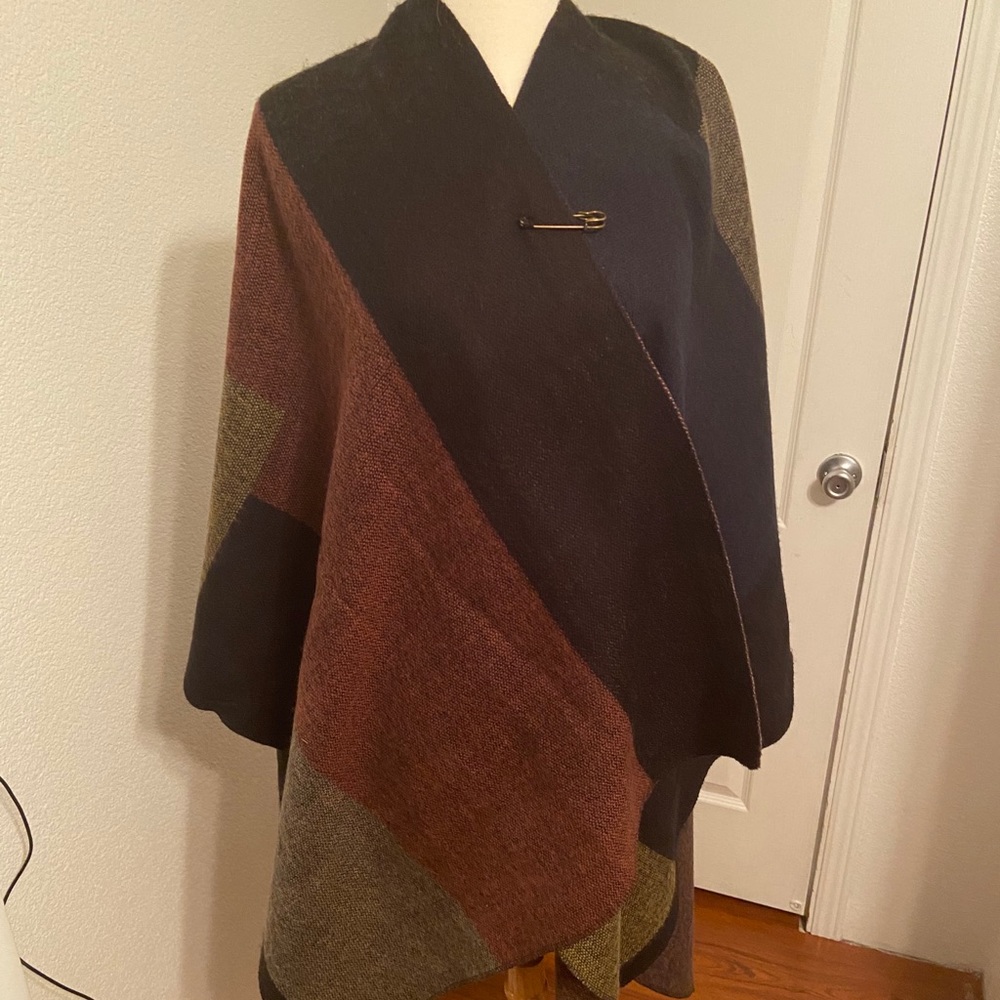 Max Studio poncho